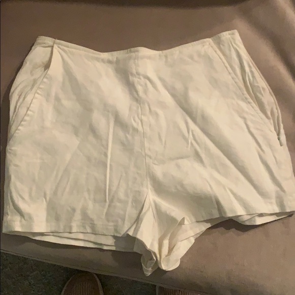 White shorts size XS - Picture 1 of 1